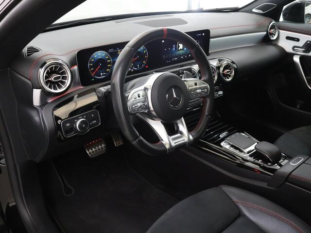 Mercedes-Benz CLA-KLASSE Shooting Brake AMG 35 4MATIC Premium Plus | Panoramadak | Keyless | Memory | 19"lichtmetalen velgen | Multibeam | Sfeerverlichting | Widescreen | Stoelverwarming |