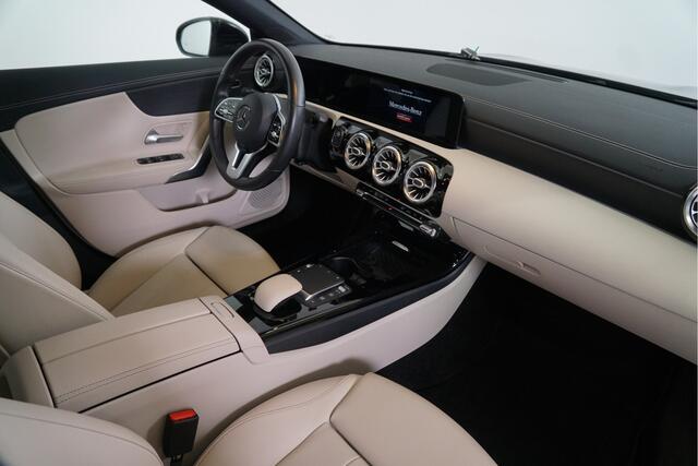 Mercedes-Benz CLA-KLASSE Shooting Brake 250 e Progressive | Leer | 360 Camera | Adaptieve cruise | Stl. verw. | Sfeerverl. | Dodehoek |