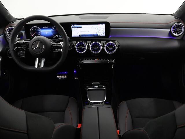 Mercedes-Benz CLA-KLASSE Shooting Brake 250 e AMG Line | Panoramadak | Multibeam LED | Smartphone integratie | Night pakket | 18" AMG Velgen