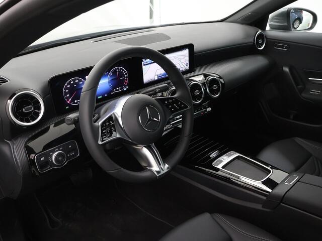Mercedes-Benz CLA-KLASSE Shooting Brake 250 e Star Edition | Elektrische trekhaak | Stoelverwarming | Achteruitrijcamera | Elektrisch bedienbare kofferbak