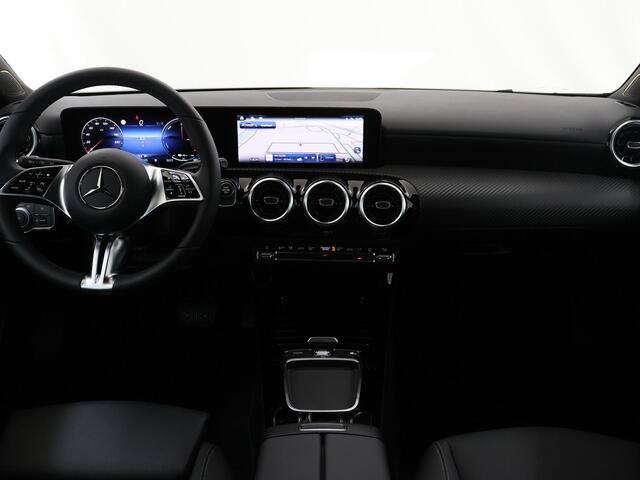 Mercedes-Benz CLA-KLASSE Shooting Brake 250 e Star Edition | Elektrische trekhaak | Stoelverwarming | Achteruitrijcamera | Elektrisch bedienbare kofferbak