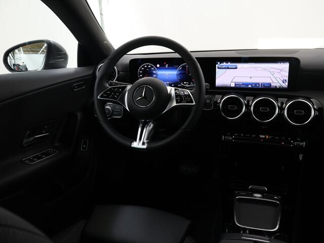 Mercedes-Benz CLA-KLASSE Shooting Brake 250 e Star Edition | Elektrische trekhaak | Stoelverwarming | Achteruitrijcamera | Elektrisch bedienbare kofferbak