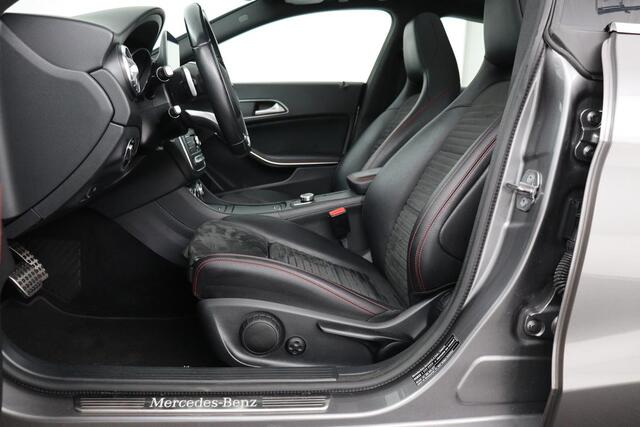 Mercedes-Benz CLA-KLASSE Shooting Brake 180 AMG | Panoramadak | Carplay | Stoelverwarming | Camera | Leder/Alcantara | Full LED | Navigatie | Park Assist | Cruise control