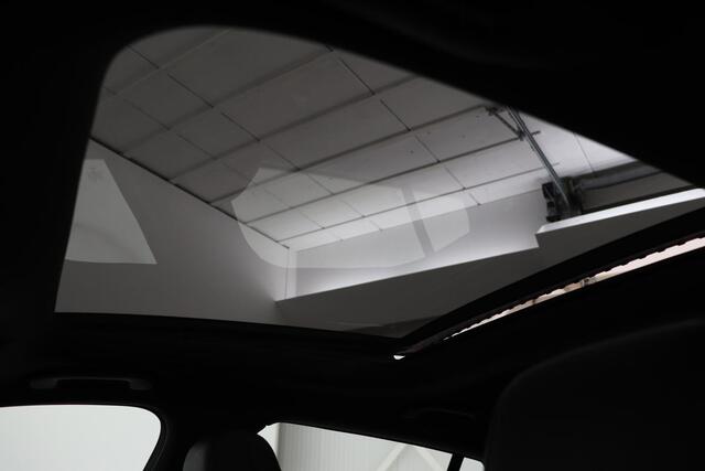 Mercedes-Benz CLA-KLASSE Shooting Brake 180 AMG | Panoramadak | Carplay | Stoelverwarming | Camera | Leder/Alcantara | Full LED | Navigatie | Park Assist | Cruise control