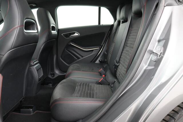 Mercedes-Benz CLA-KLASSE Shooting Brake 180 AMG | Panoramadak | Carplay | Stoelverwarming | Camera | Leder/Alcantara | Full LED | Navigatie | Park Assist | Cruise control