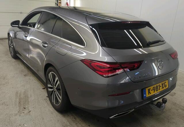 Mercedes-Benz CLA-KLASSE Shooting Brake 180 D 2.0 Business Solution Luxury Navigatie Trekhaak Panoramadak Elek. Stoelen Leer Stoelverwarming DAB Keyless Getint Glas NL Auto BTW