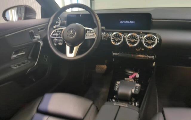 Mercedes-Benz CLA-KLASSE Shooting Brake 180 D 2.0 Business Solution Luxury Navigatie Trekhaak Panoramadak Elek. Stoelen Leer Stoelverwarming DAB Keyless Getint Glas NL Auto BTW