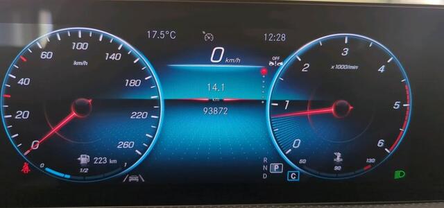 Mercedes-Benz CLA-KLASSE Shooting Brake 180 D 2.0 Business Solution Luxury Navigatie Trekhaak Panoramadak Elek. Stoelen Leer Stoelverwarming DAB Keyless Getint Glas NL Auto BTW