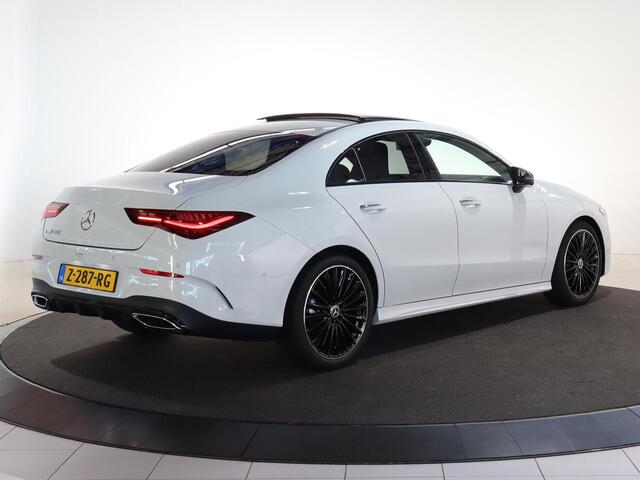 Mercedes-Benz CLA-KLASSE 180 AMG Line | Panoramadak | Night pakket | 19-Inch | Burmester | MBUX | Stoelverwarming