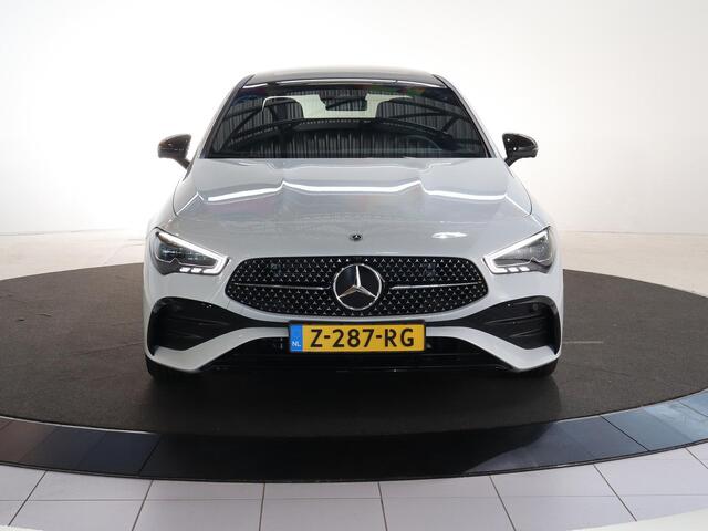 Mercedes-Benz CLA-KLASSE 180 AMG Line | Panoramadak | Night pakket | 19-Inch | Burmester | MBUX | Stoelverwarming