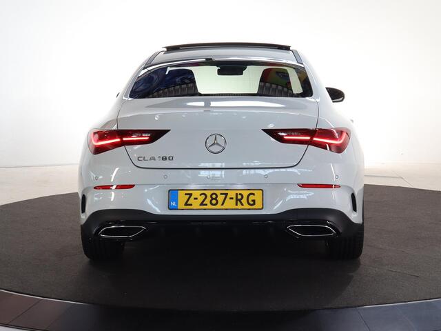 Mercedes-Benz CLA-KLASSE 180 AMG Line | Panoramadak | Night pakket | 19-Inch | Burmester | MBUX | Stoelverwarming