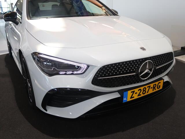 Mercedes-Benz CLA-KLASSE 180 AMG Line | Panoramadak | Night pakket | 19-Inch | Burmester | MBUX | Stoelverwarming