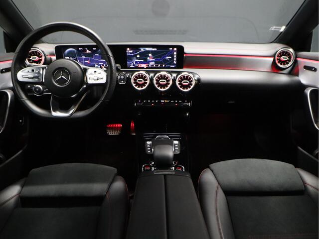 Mercedes-Benz CLA-KLASSE 180 Business Solution AMG [APPLE CARPLAY, CAMERA, CRUISE CONTROL,STOELVERWARMING, SFEERVERLICHTING, PDC 360, LED LAMPEN PEFORMANCE, HALF LEDER, FLIPPERS, NAVIGATIE, NIEUWSTAAT]