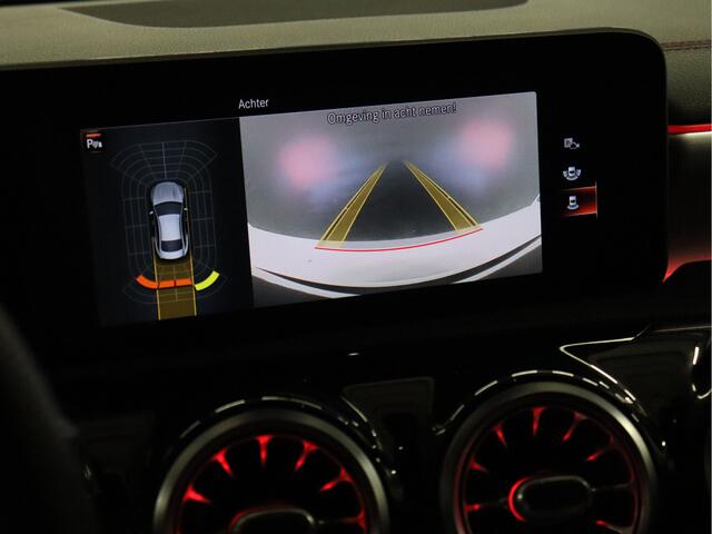Mercedes-Benz CLA-KLASSE 180 Business Solution AMG [APPLE CARPLAY, CAMERA, CRUISE CONTROL,STOELVERWARMING, SFEERVERLICHTING, PDC 360, LED LAMPEN PEFORMANCE, HALF LEDER, FLIPPERS, NAVIGATIE, NIEUWSTAAT]