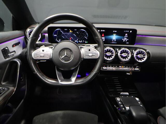 Mercedes-Benz CLA-KLASSE 200 Business Solution AMG [SCHUIFKANTELDAK, SFEERVERLICHTING, KEYLESS, CAMERA, APPLE CARPLAY, MEMORY SEATS, STOELVERWARMING,PDC 360, FLIPPERS, NAVIGATIE, NIEUWSTAAT]