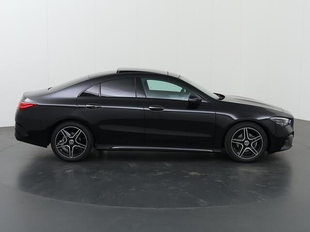 Mercedes-Benz CLA-KLASSE 180 Coupé Star Edition AMG Line | Panorama-schuifdak | Achteruitrijcamera | Dode hoek | Stoelverwarming | Sfeerverlichting
