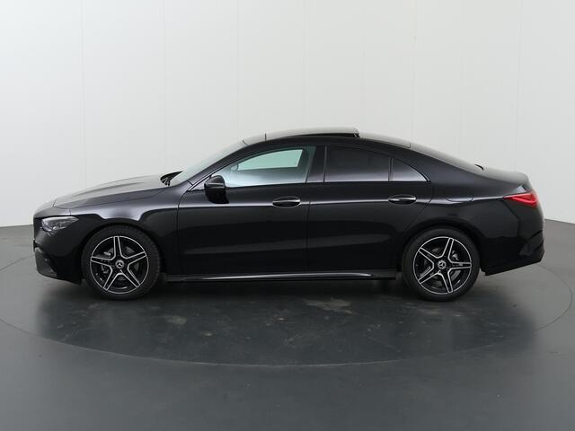 Mercedes-Benz CLA-KLASSE 180 Coupé Star Edition AMG Line | Panorama-schuifdak | Achteruitrijcamera | Dode hoek | Stoelverwarming | Sfeerverlichting