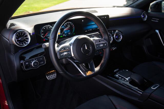 Mercedes-Benz CLA-KLASSE Shooting Brake 250 e AMG Line Panoramadak, Achteruitrijcamera, isofix, schakelflippers