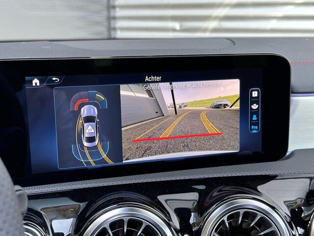 Mercedes-Benz CLA-KLASSE 180 AMG Line | Night Pakket | Panoramadak | MULTIBEAM LED Koplampen | Dodehoekassistent | Advanced Sound System | Augmented Reality voor Navigatie | Sfeerverlichting | Stuurverwarming | Stoelverwarming | Achteruitrijcamera