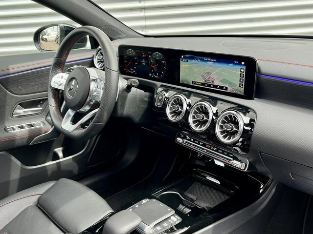 Mercedes-Benz CLA-KLASSE Shooting Brake 180 AMG | Panoramadak | Night | Sfeerverlichting | Achteruitrijcamera | Stoelverwarming | Dodehoekassistent | Apple & Android Carplay | Showmodel SALE