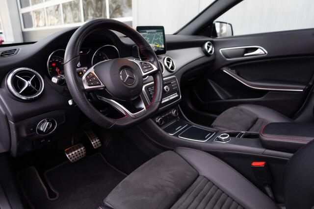 Mercedes-Benz CLA-KLASSE 180 123 pk Business Solution AMG Upgrade Edition / NL-Auto/ Pano-Dak/ Keyless/ Led-Xenon/ Sport-Stoelen/ Stoel.Verw/ Camera/ Park.sens/ 18'' LMV