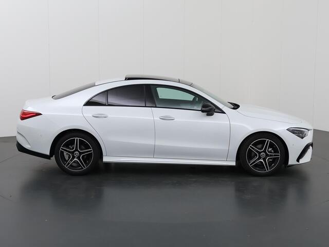 Mercedes-Benz CLA-KLASSE 180 AMG Line Premium Pack | Panorama Schuifdak | Multibeam lead | Sfeerverlichting | Augmented Reality