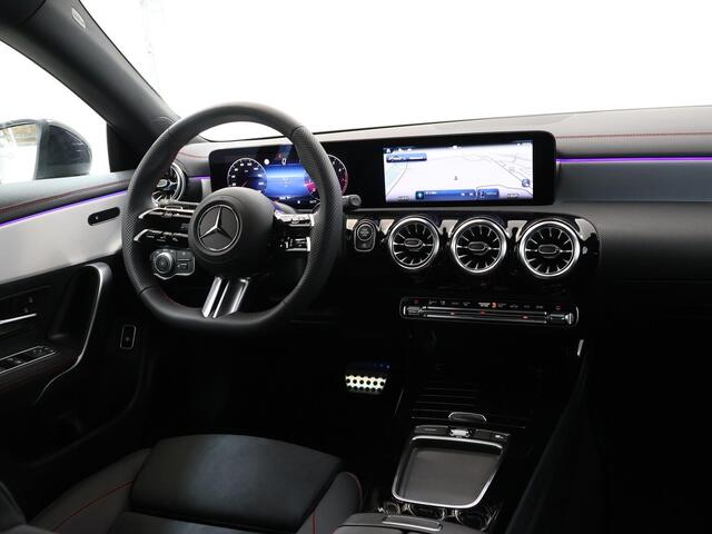 Mercedes-Benz CLA-KLASSE 180 AMG Line Premium Pack | Panorama Schuifdak | Multibeam lead | Sfeerverlichting | Augmented Reality