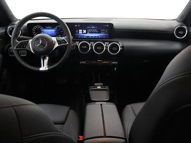 Mercedes-Benz CLA-KLASSE Shooting Brake 250 e | 218pk | Facelift | Camera| Dab + | Stoelverwarming | Camera |Wegklapbare trekhaak | Elektrische achterklep | Led Koplampen | voorbereiding Distronic | Automatisch inparkeren