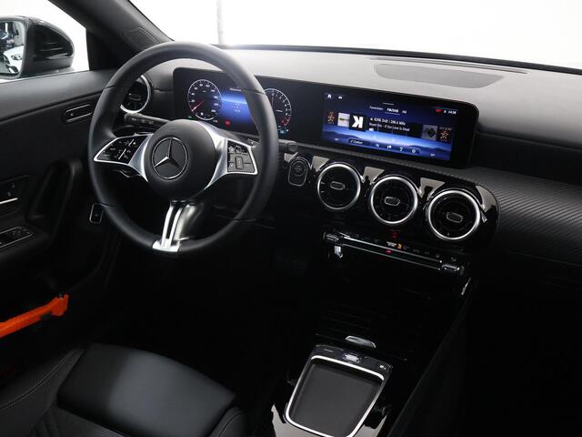 Mercedes-Benz CLA-KLASSE Shooting Brake 250 e | 218pk | Facelift | Camera| Dab + | Stoelverwarming | Camera |Wegklapbare trekhaak | Elektrische achterklep | Led Koplampen | voorbereiding Distronic | Automatisch inparkeren