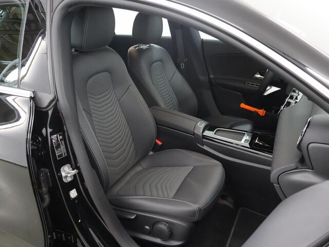 Mercedes-Benz CLA-KLASSE Shooting Brake 250 e | 218pk | Facelift | Camera| Dab + | Stoelverwarming | Camera |Wegklapbare trekhaak | Elektrische achterklep | Led Koplampen | voorbereiding Distronic | Automatisch inparkeren