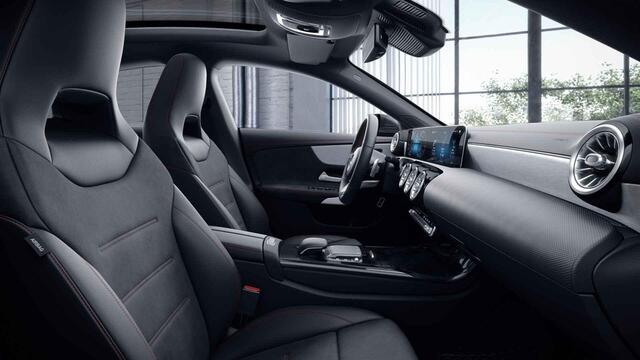 Mercedes-Benz CLA-KLASSE 200 Business Solution AMG | Panoramadak | Rijassistentiepakket | Trekhaak | Sfeerverlichting | Widescreen |