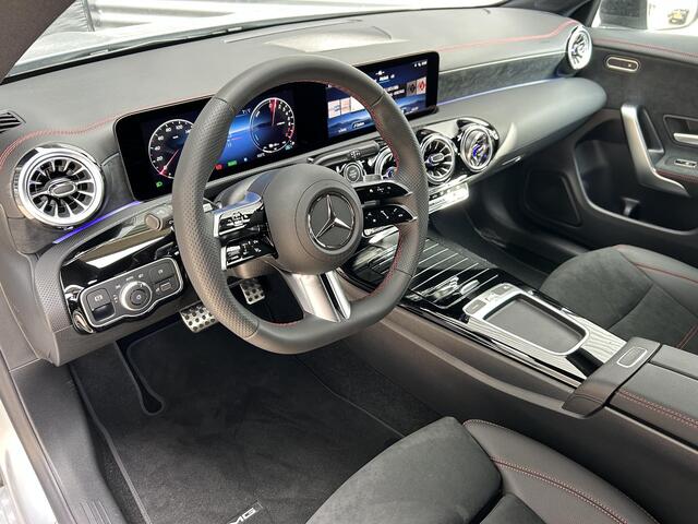 Mercedes-Benz CLA-KLASSE 250 e Star Edition AMG Line | Nightpakket | Apple CarPlay | Android Auto | Sfeerverlichting | Stoelverwarming | Achteruitrijcamera | Elektrisch inklapbare buitenspiegels | Showmodel