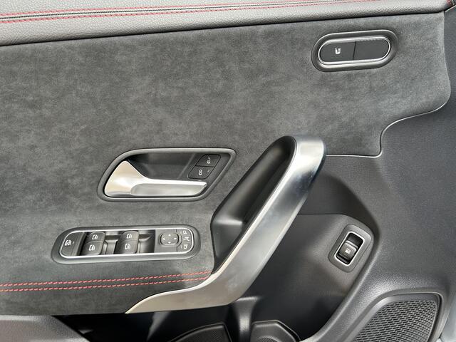 Mercedes-Benz CLA-KLASSE 250 e Star Edition AMG Line | Nightpakket | Apple CarPlay | Android Auto | Sfeerverlichting | Stoelverwarming | Achteruitrijcamera | Elektrisch inklapbare buitenspiegels | Showmodel