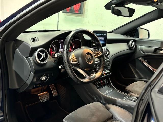 Mercedes-Benz CLA-KLASSE Shooting Brake 180 Business Solution AMG | Panoramadak | Apple Carplay | Achteruitrijcamera | NL auto |
