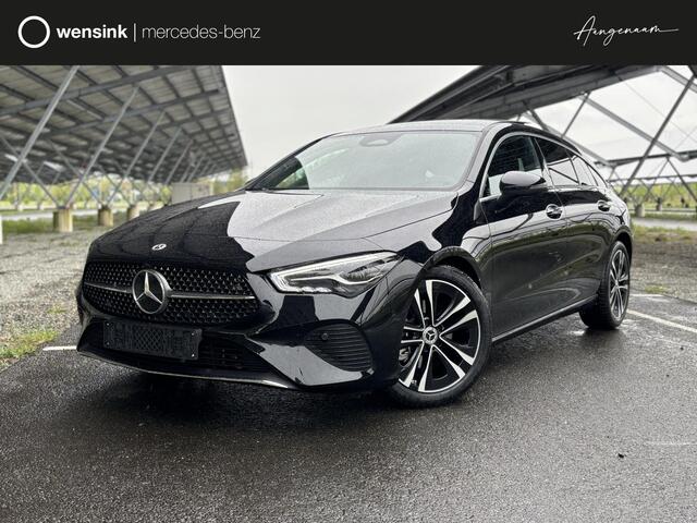 Mercedes-Benz CLA-KLASSE 180 Star Edition Luxury Line | Panoramadak | Getint glas | Sfeerverlichting | Widescreen | Stoelverwarming |