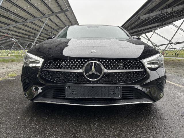 Mercedes-Benz CLA-KLASSE 180 Star Edition Luxury Line | Panoramadak | Getint glas | Sfeerverlichting | Widescreen | Stoelverwarming |