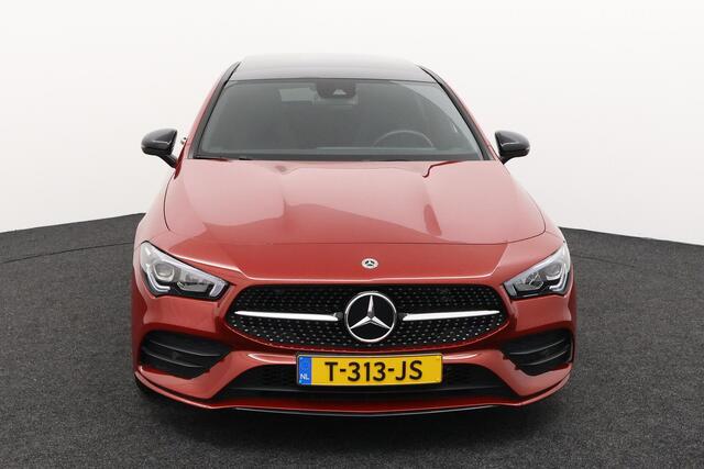 Mercedes-Benz CLA-KLASSE Shooting Brake 180 | Panoramadak | Nightpakket | Trekhaak |