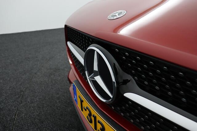 Mercedes-Benz CLA-KLASSE Shooting Brake 180 | Panoramadak | Nightpakket | Trekhaak |