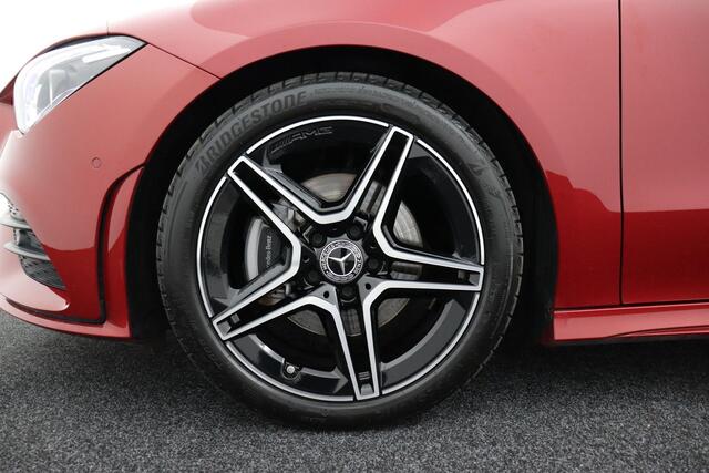 Mercedes-Benz CLA-KLASSE Shooting Brake 180 | Panoramadak | Nightpakket | Trekhaak |