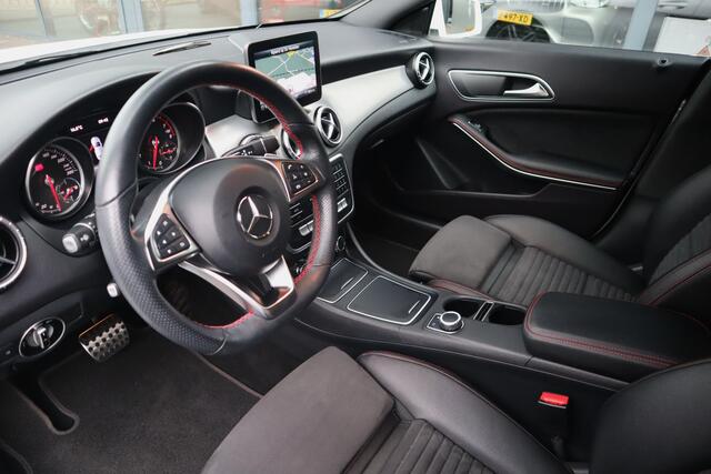 Mercedes-Benz CLA-KLASSE 180 Business Solution AMG Automaat AMG Navigatie Camera Xenon