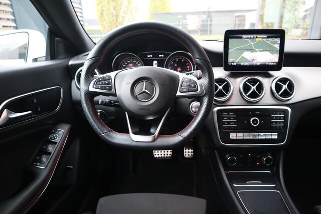 Mercedes-Benz CLA-KLASSE 180 Business Solution AMG Automaat AMG Navigatie Camera Xenon