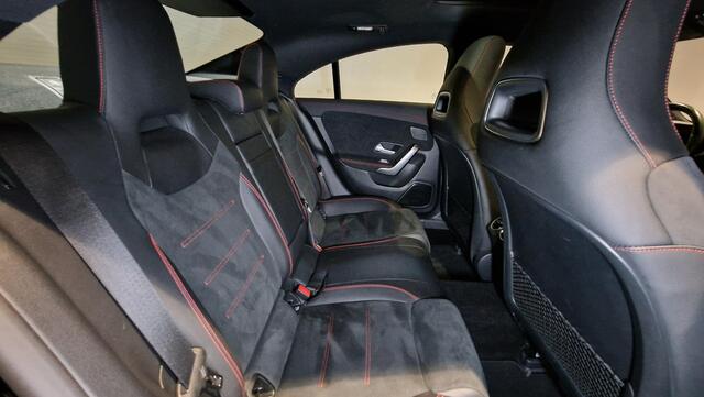 Mercedes-Benz CLA-KLASSE 180 Business Solution AMG | Panoramadak | Sfeerverlichting