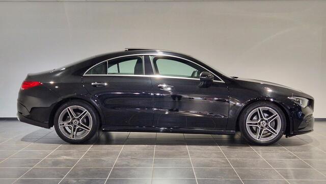 Mercedes-Benz CLA-KLASSE 180 Business Solution AMG | Panoramadak | Sfeerverlichting