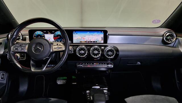 Mercedes-Benz CLA-KLASSE 180 Business Solution AMG | Panoramadak | Sfeerverlichting