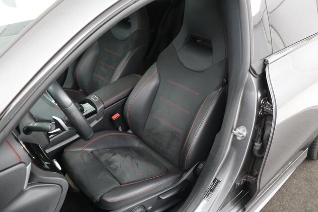 Mercedes-Benz CLA-KLASSE 200 AMG | Panoramadak | Stoelverwarming | Widescreen | Camera | Sfeerverlichting | Full LED | Navigatie | Climate control | Park Assist