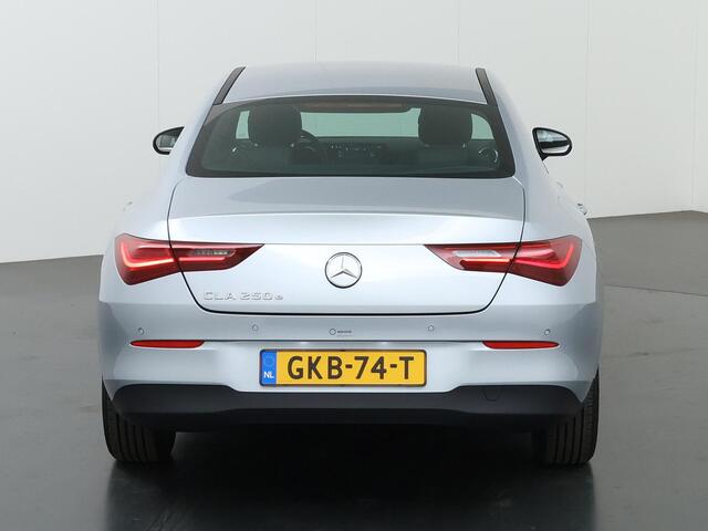Mercedes-Benz CLA-KLASSE 250 e Star Edition 2x groot scherm | 17 inch LM velgen | Led verl. | Achteruitrijcamera