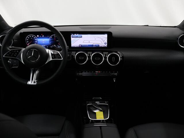 Mercedes-Benz CLA-KLASSE 250 e Star Edition 2x groot scherm | 17 inch LM velgen | Led verl. | Achteruitrijcamera