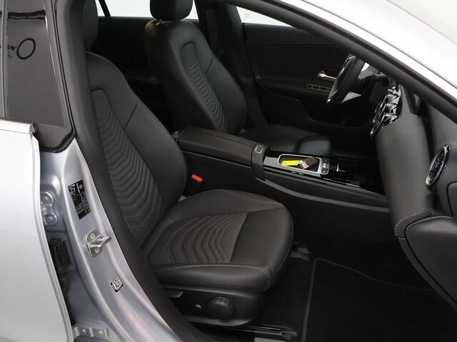 Mercedes-Benz CLA-KLASSE 250 e Star Edition 2x groot scherm | 17 inch LM velgen | Led verl. | Achteruitrijcamera