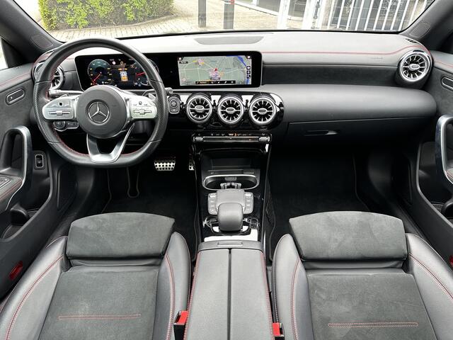 Mercedes-Benz CLA-KLASSE 180 AMG Pano-Dak | Night | Stoelverw | LED |