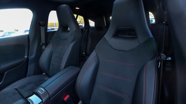 Mercedes-Benz CLA-KLASSE 180 Bns Sol. AMG | Pano | Sfeer | Multibeam | Memory
